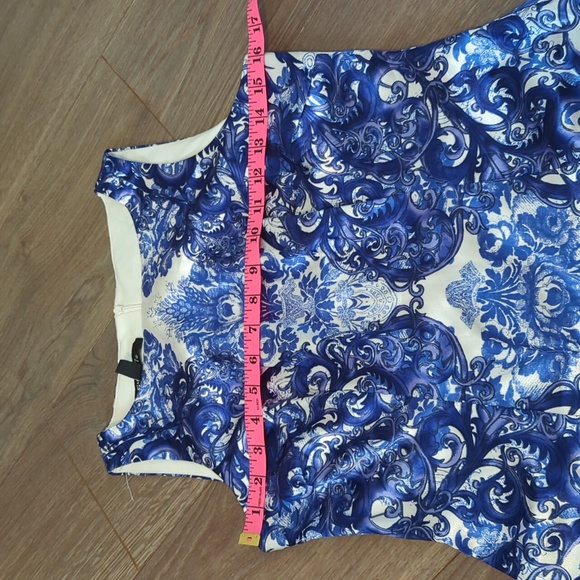 SUITE 7 | Blue and white damask satin like dress, 4, sleeveless, zipper back - Picture 9 of 10